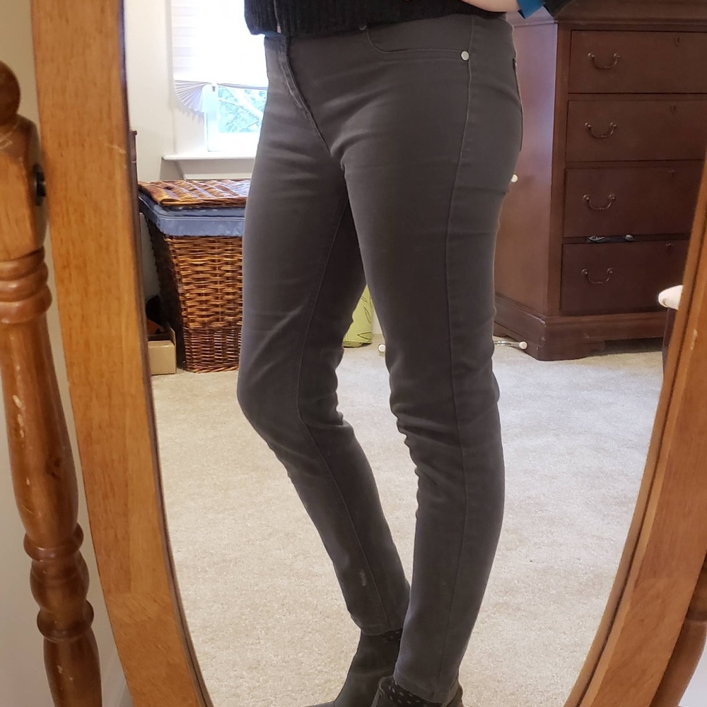 Gray skinny pants by Love Fire size 9